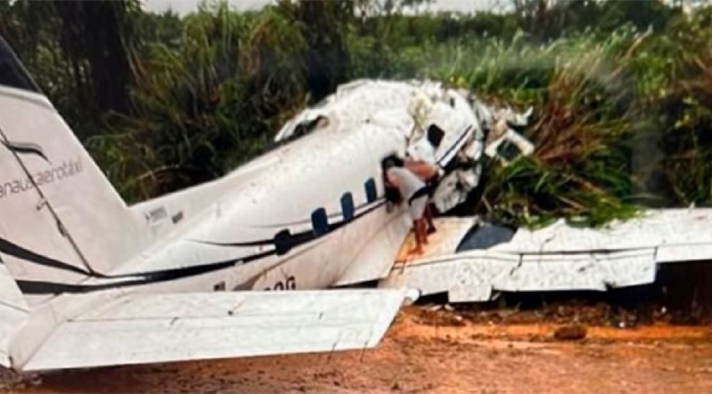 Una avioneta cae en la Amazonía y mueren los 14 brasileños - noticiacn