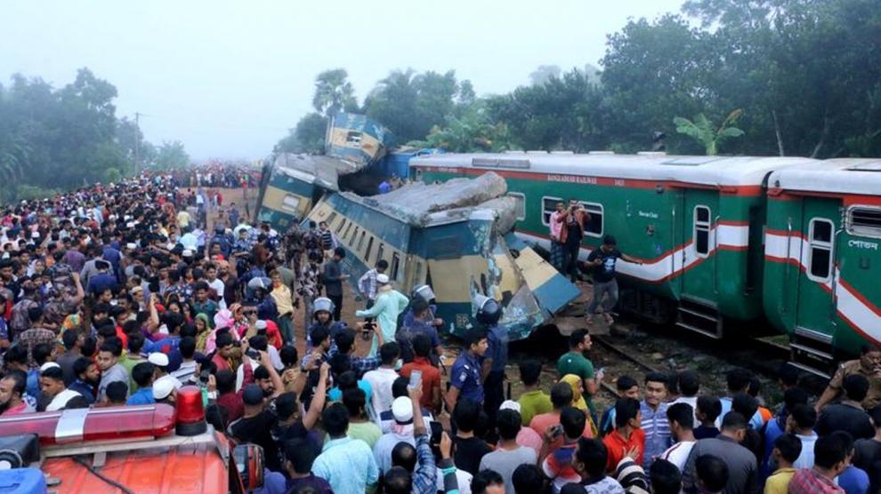 17 muertos accidente de tren en Bangladesh-NDV