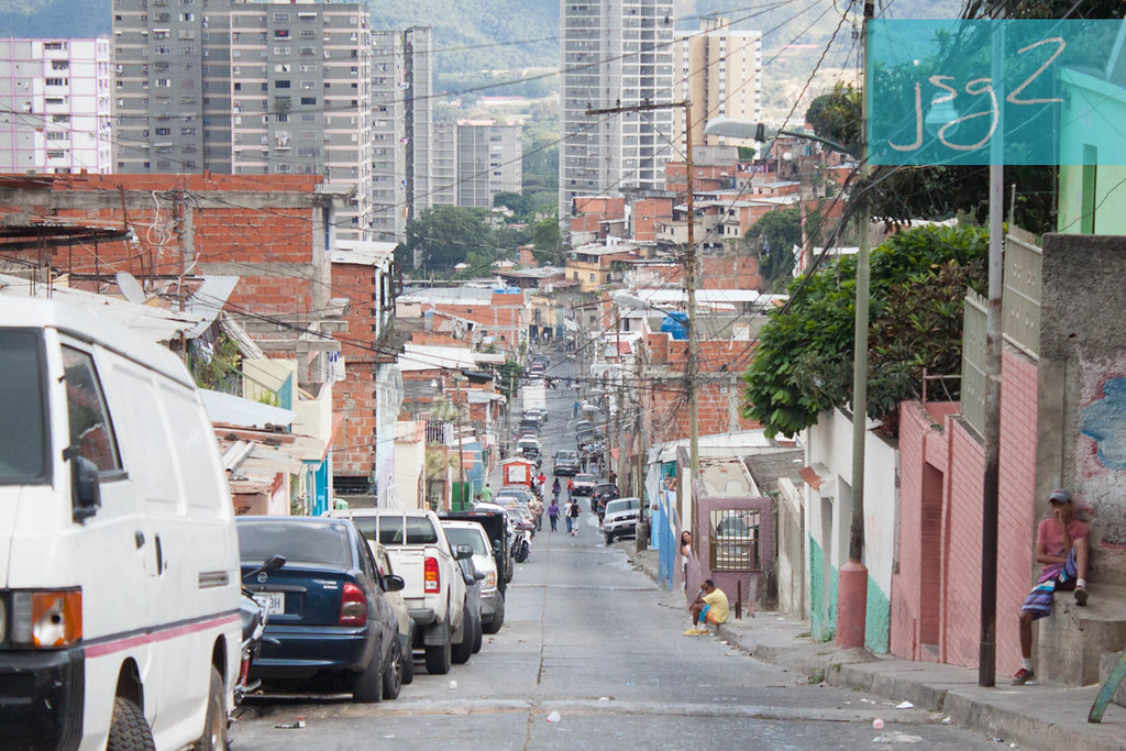 Enfrentamiento Los Jardines de El Valle Caracas-acn