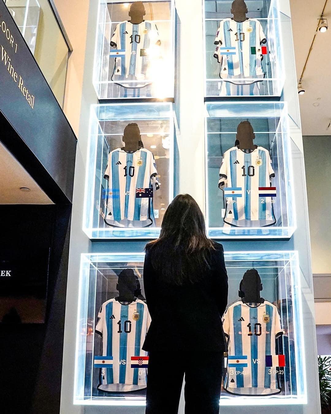 Vendidas seis camisetas llevadas por Messi en Qatar 2022 - noticiacn