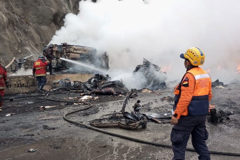 20 muertos autopista Gran Mariscal de Ayacucho-acn