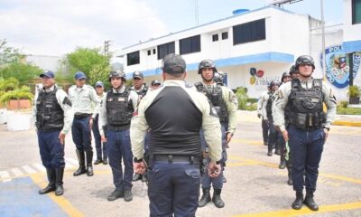 León Jurado entregó dotación de uniformes a Policía de San Diego - moticiacn