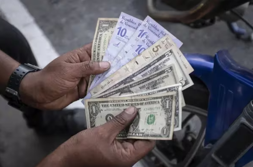 Precio del dólar en Venezuela volverá a duplicarse en 2024 - noticiacn