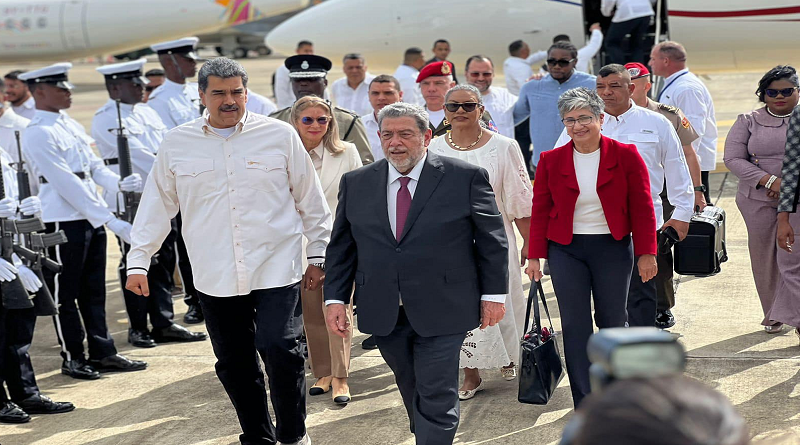 Nicolás Maduro arribó a San Vicente