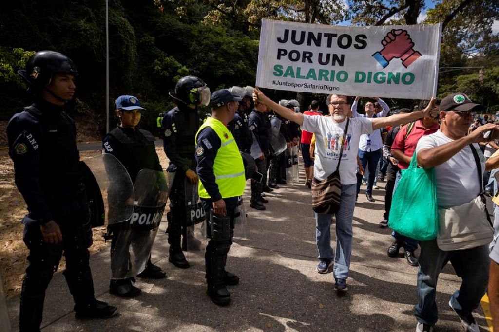 Empleados públicos protestan contra salarios de hambre - noticiacn