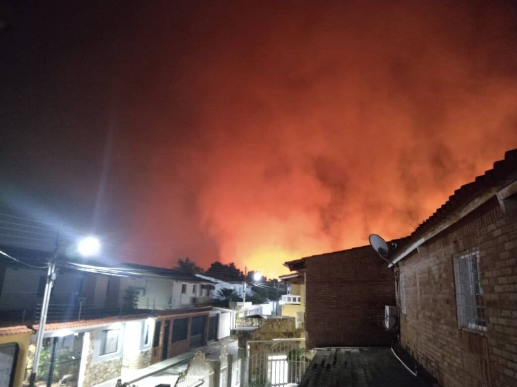 incendio de gran magnitud en el Cerro El Café - noticiacn