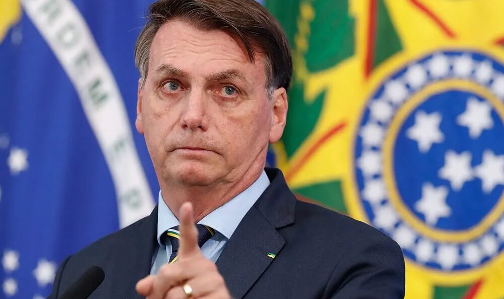 Bolsonaro entregar su pasaporte