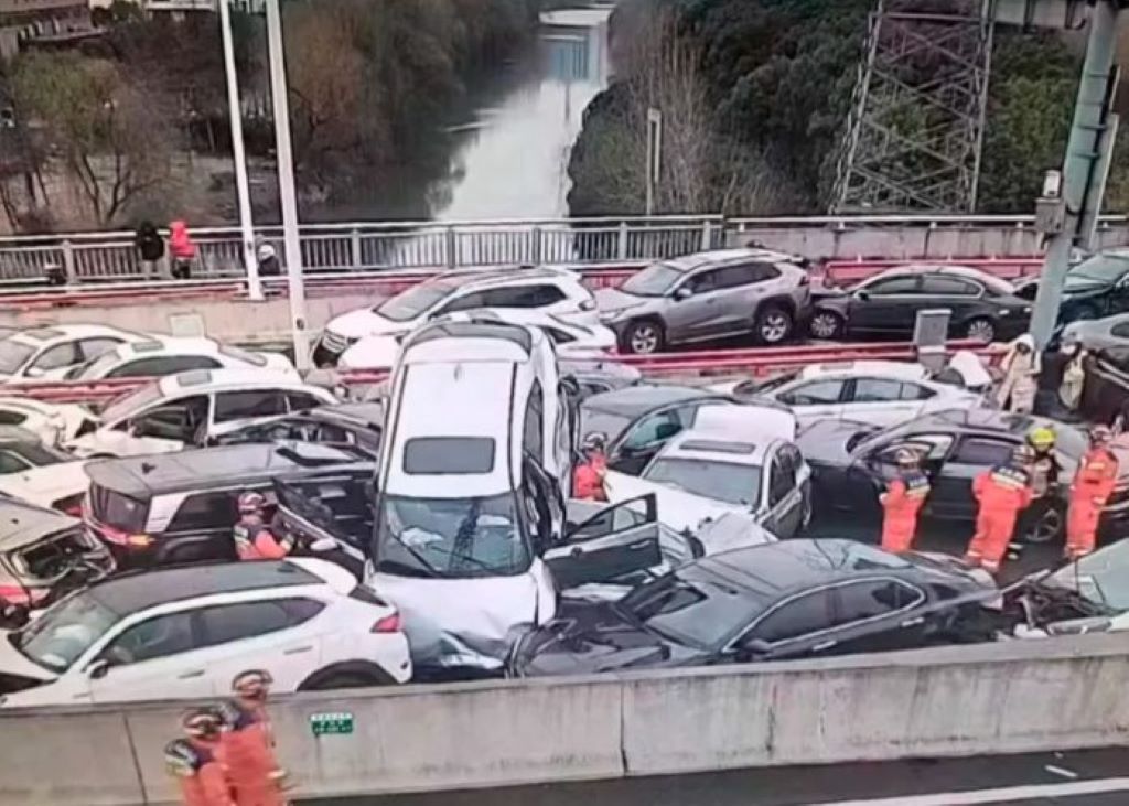 Más de 100 vehículos colisionaron - noticiacn