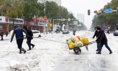 Conductores atrapados por nieve en carreteras del centro de China - noticiacn