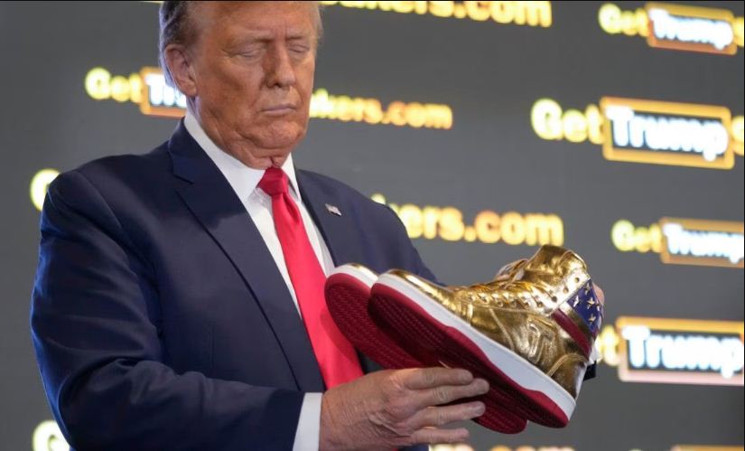 Trump lanza marca de zapatillas