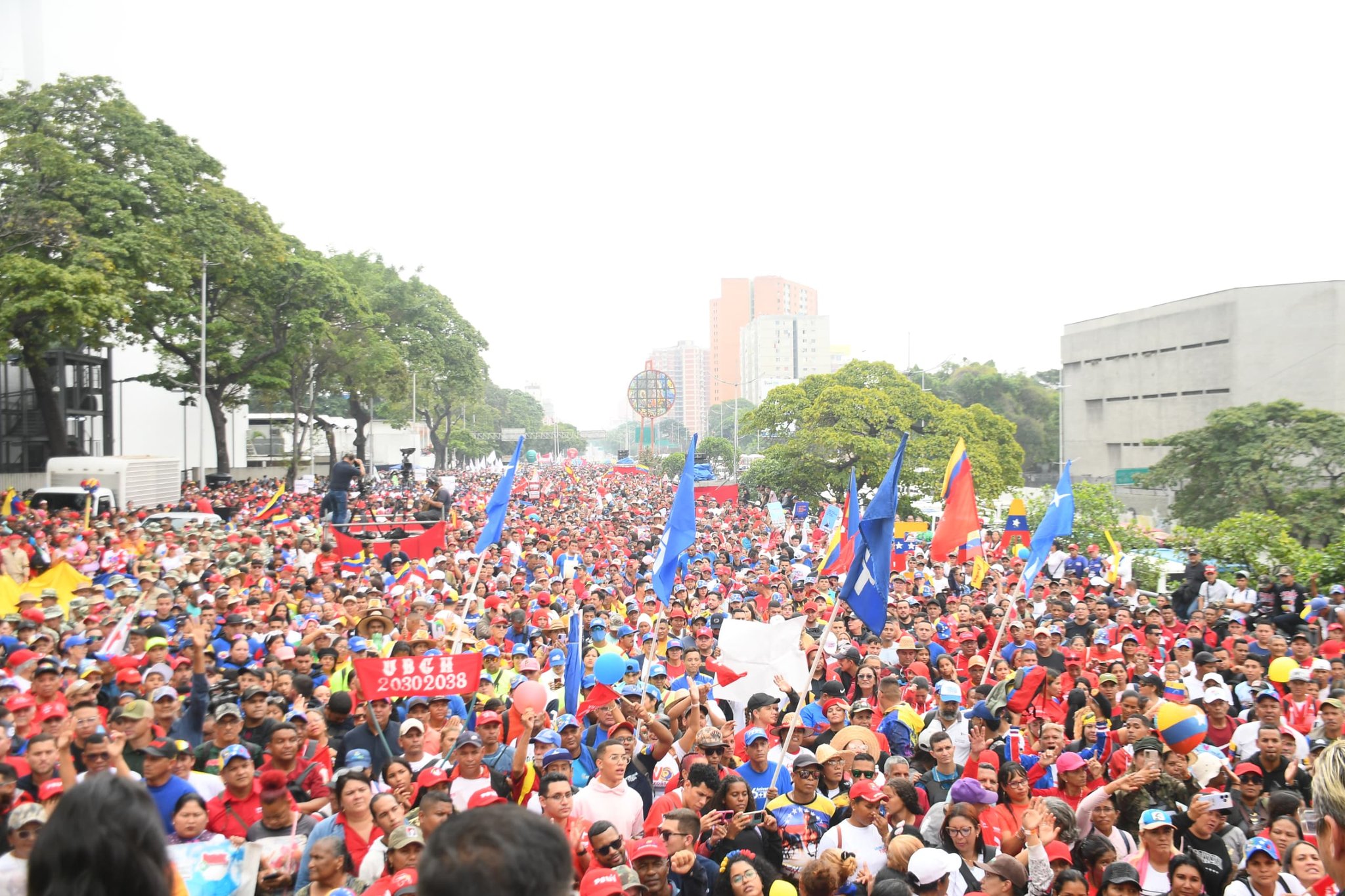 Miles de chavistas conmemoran 32 años del 4F - noticiacn