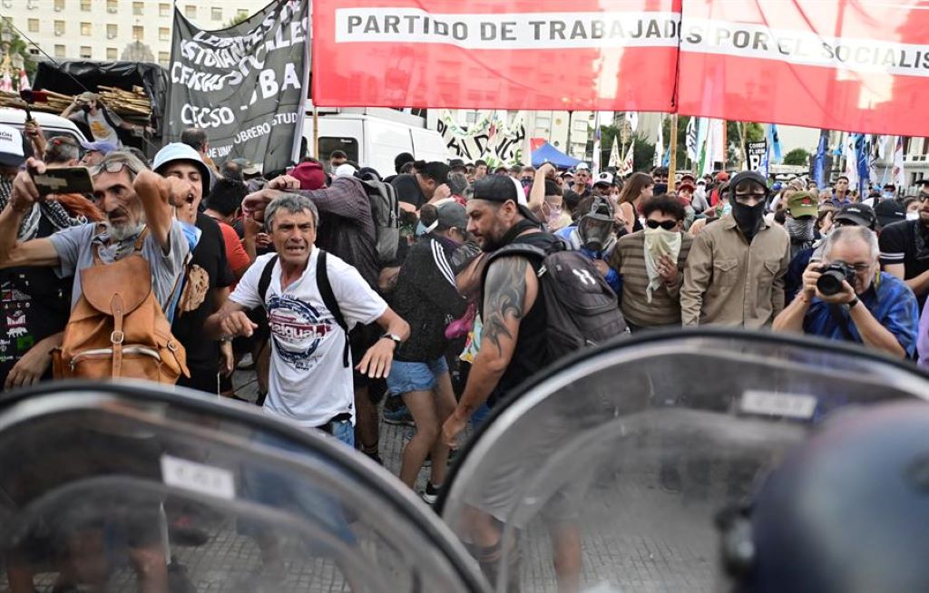 Protestas en Argentina por ley ómnibus - noticiacn