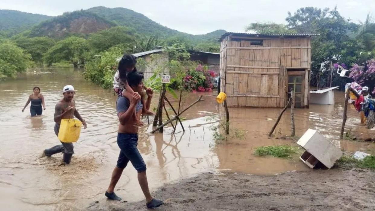 Más de 75.000 afectados y 302 damnificados por fuertes lluvias en Ecuador-acn