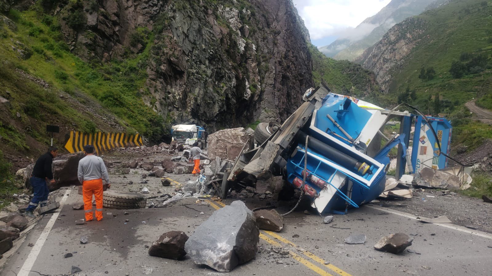 rocas aplasto camiones Perú - Agencia Carabobeña de Noticias - Agencia ACN- Noticias Carabobo