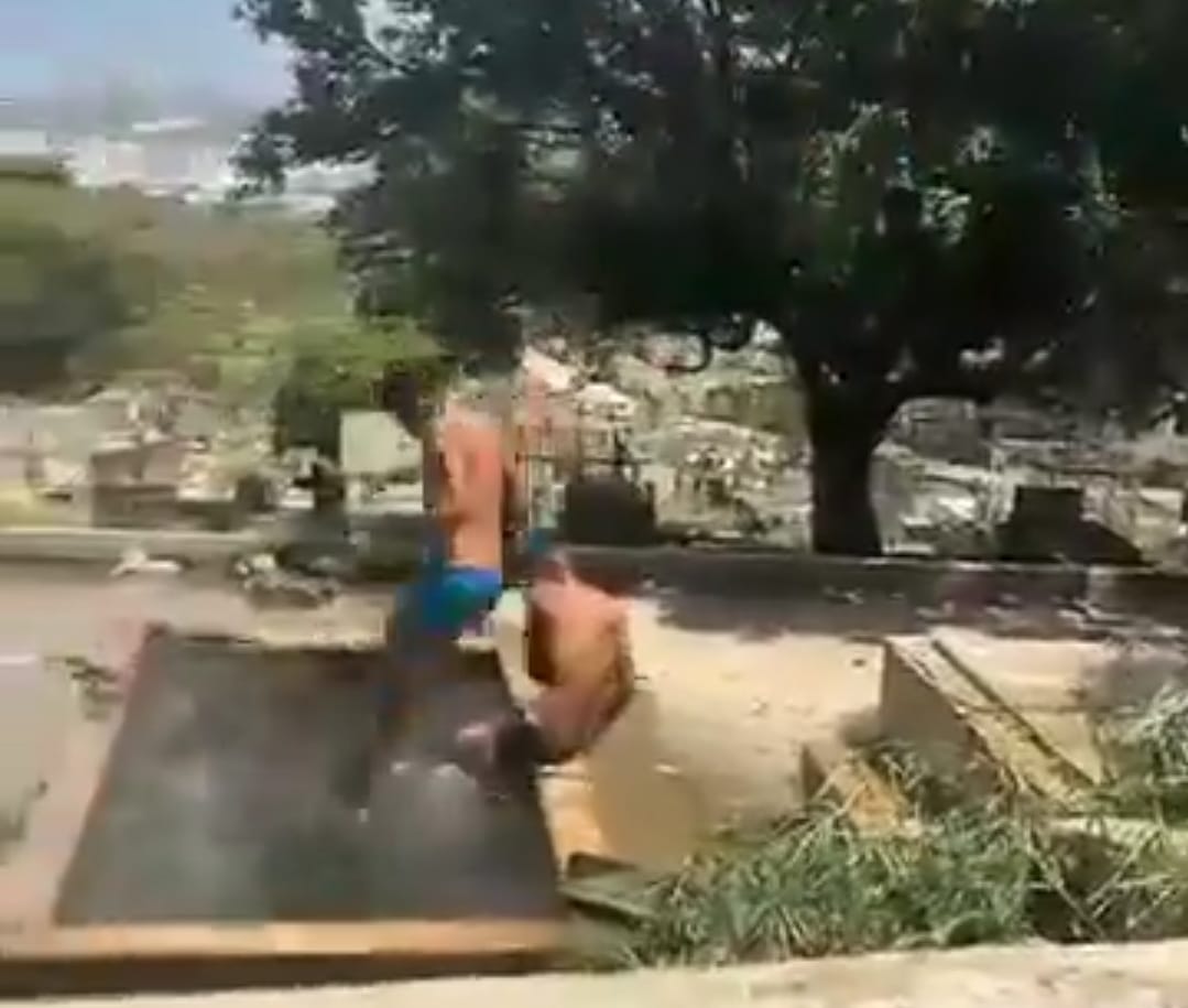 Una tumba se convirtió en piscina en el Cementerio General del Sur-Agencia Carabobeña de Noticias – ACN – Sucesos
