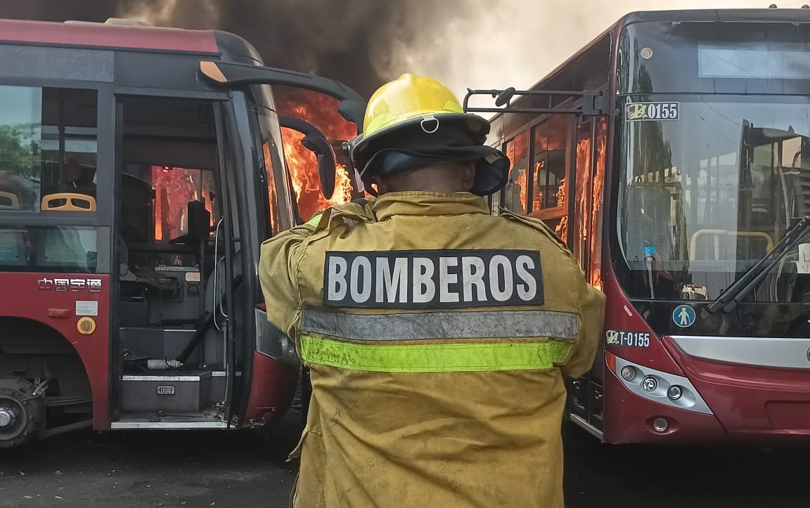 Voraz Incendio se reporta en sede de TransAragua-Agencia Carabobeña de Noticias – ACN – Sucesos