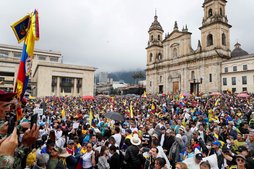 Colombianos protestan contra Gustavo Petro - Agencia Carabobeña de Noticias