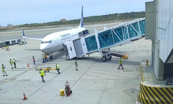 incidente en Aeropuerto Maiquetía con puente de embarque - Agencia Carabobeña de Noticias - Agencia ACN- Noticias Carabobo