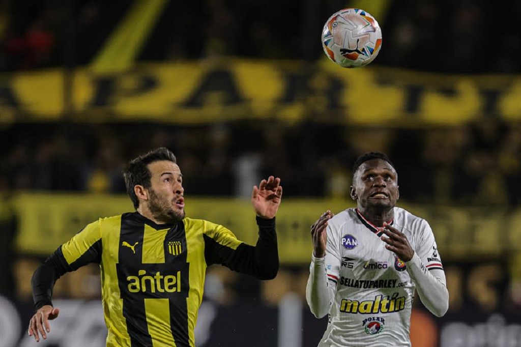 Peñarol goleó a Caracas - Agencia Carabobeña de Noticias