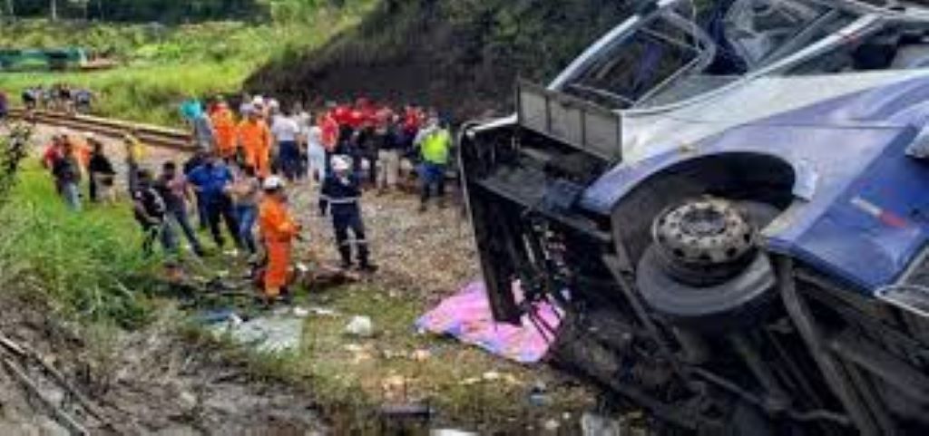 Siete muertos en volcamiento de autobús en Brasil - Agencia Carabobeña de Noticias