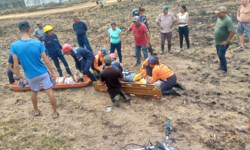 Lesionados tres motorizados tras choque con gandola en Tinaquillo-Agencia Carabobeña de Noticias – ACN – Sucesos