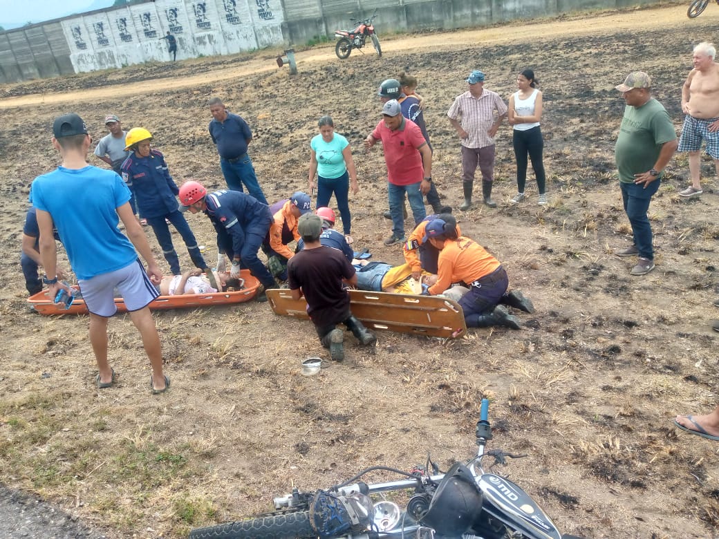 Lesionados tres motorizados tras choque con gandola en Tinaquillo-Agencia Carabobeña de Noticias – ACN – Sucesos