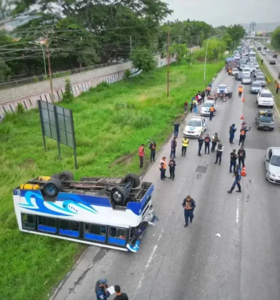 Volcamiento en Autopista del Este deja 11 heridos - Agencia Carabobeña de Noticias