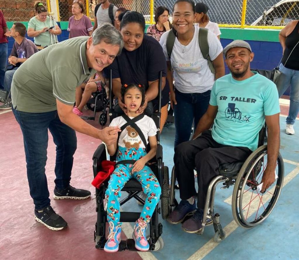 Ruedas de Felicidad donó sillas de ruedas - Agencia Carabobeña de Noticias