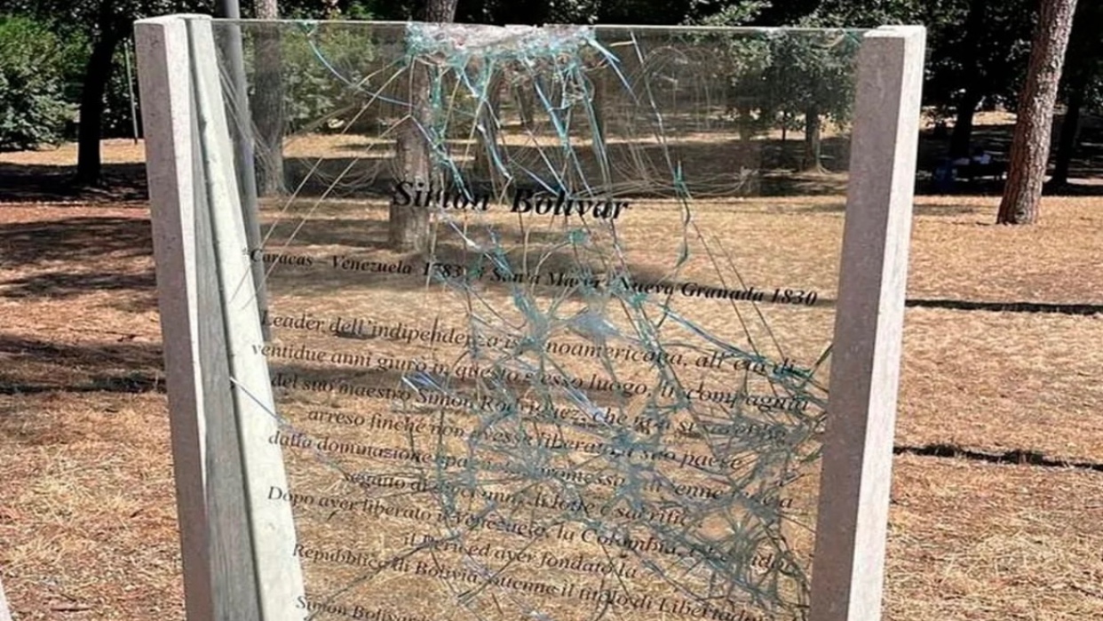 vandalización monumento Bolívar en Monte Sacro Roma - Agencia carabobeña de noticias – acn