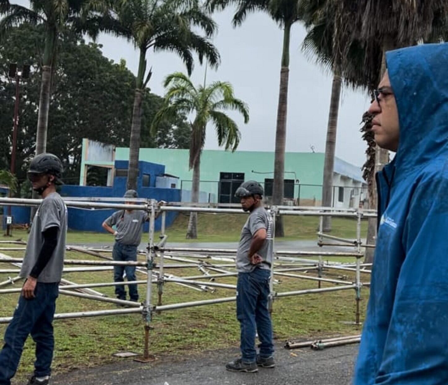 León Jurado inspeccionó instalación de tarima - Agencia Carabobeña de Noticias