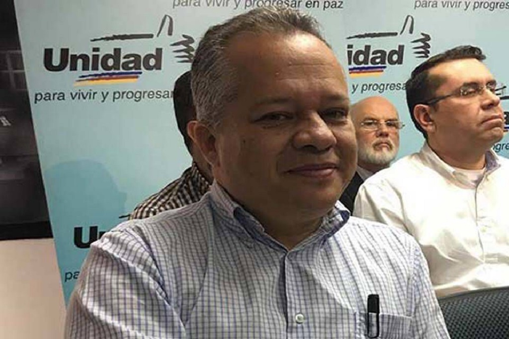 Renuncia el secretario general de la MUD