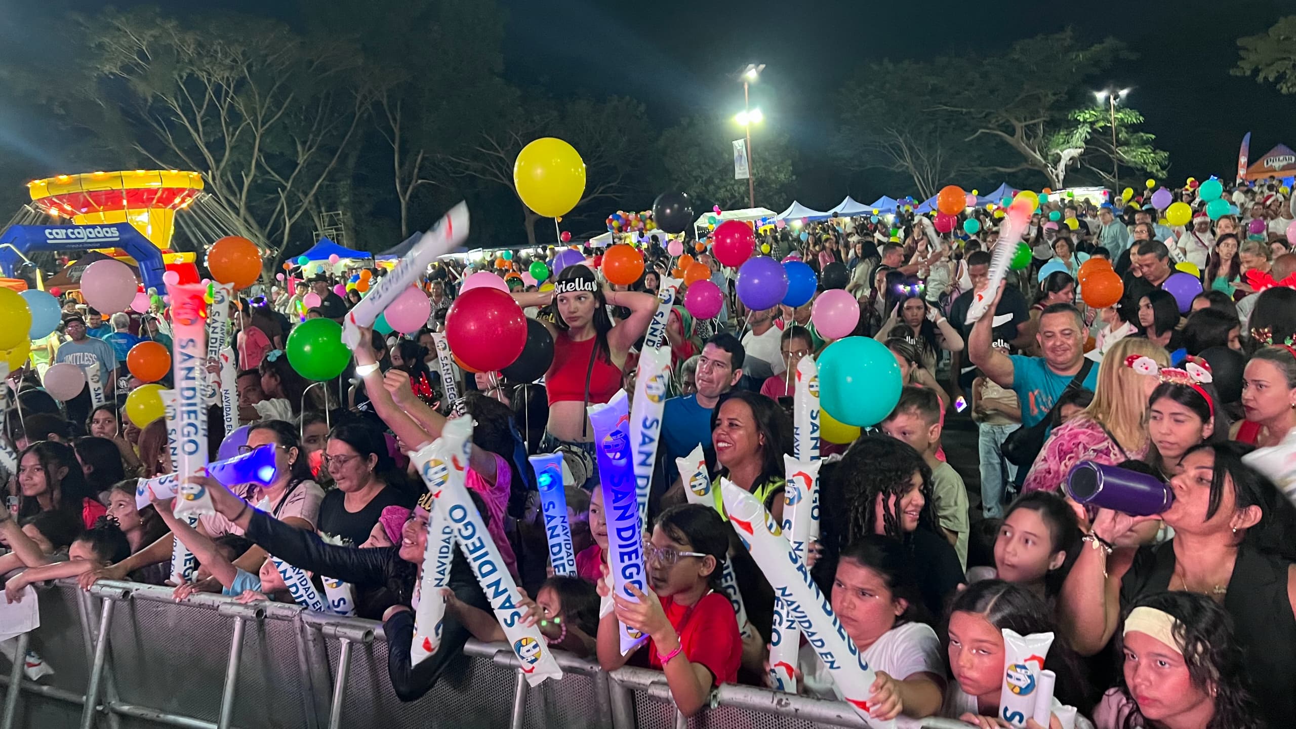 Asistentes al lanzamiento de Globos en San Diego
