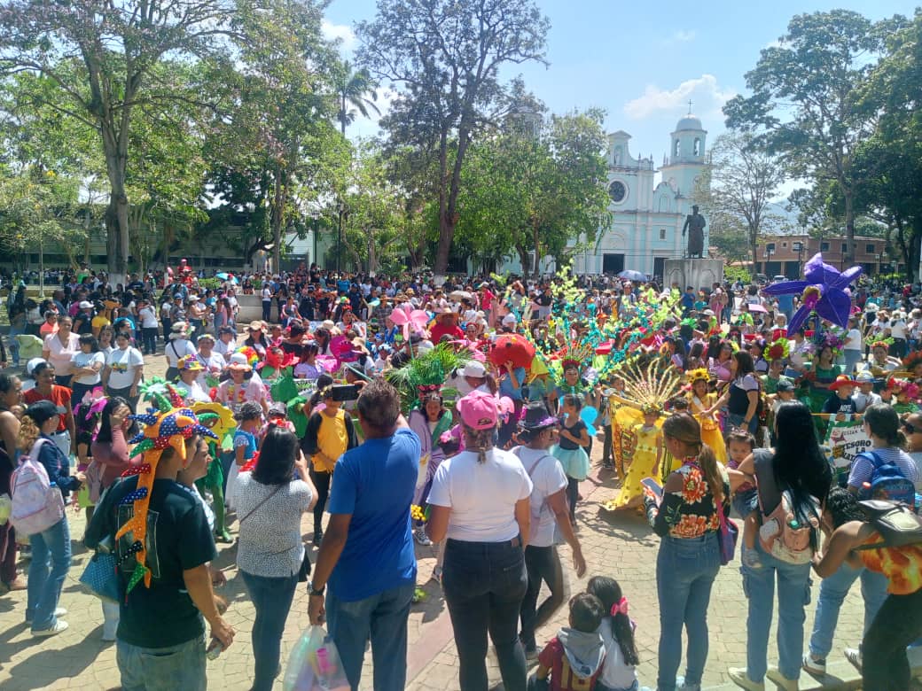 Alegría y mucho colorido en desfile - Agencia Carabobeña de Noticias - Agencia ACN - Noticias Carabobo