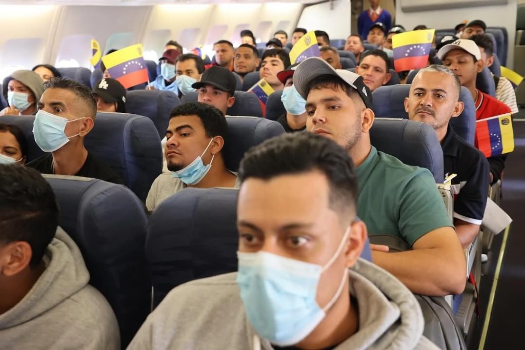 Llegaron 242 venezolanos desde México - Agencia Carabobeña de Noticias
