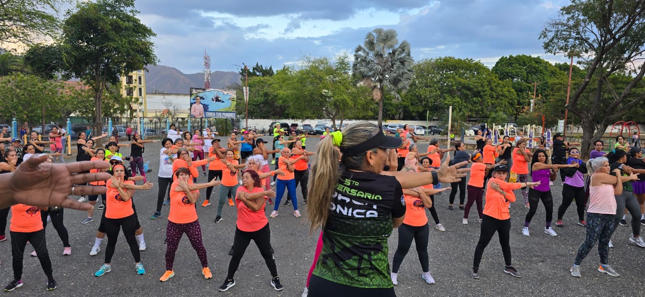 Sandieganos se ejercitaron durante la Noche Fitness - Agencia Carabobeña de Noticias