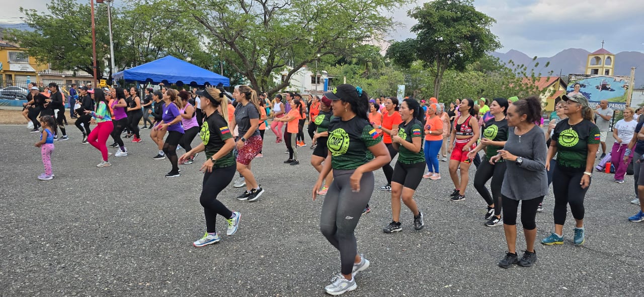 Sandieganos se ejercitaron durante la Noche Fitness - Agencia Carabobeña de Noticias