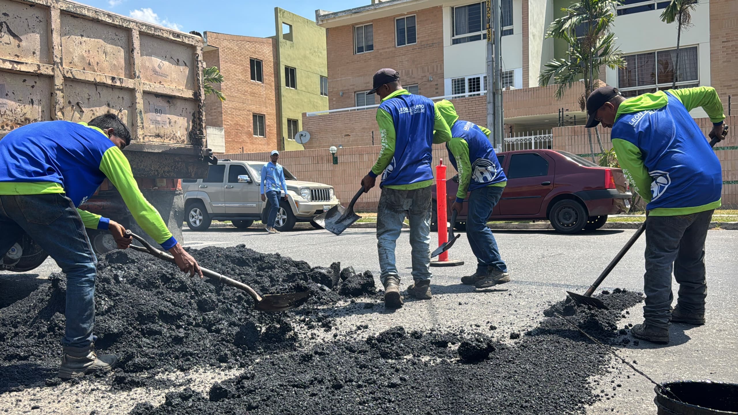 Cuadrillas realizan bacheo en El Remanso