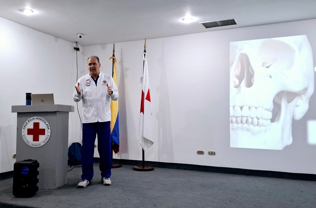 Instrumentistas de quirófano en cirugía bucal y maxilofacial - Agencia Carabobeña de Noticias