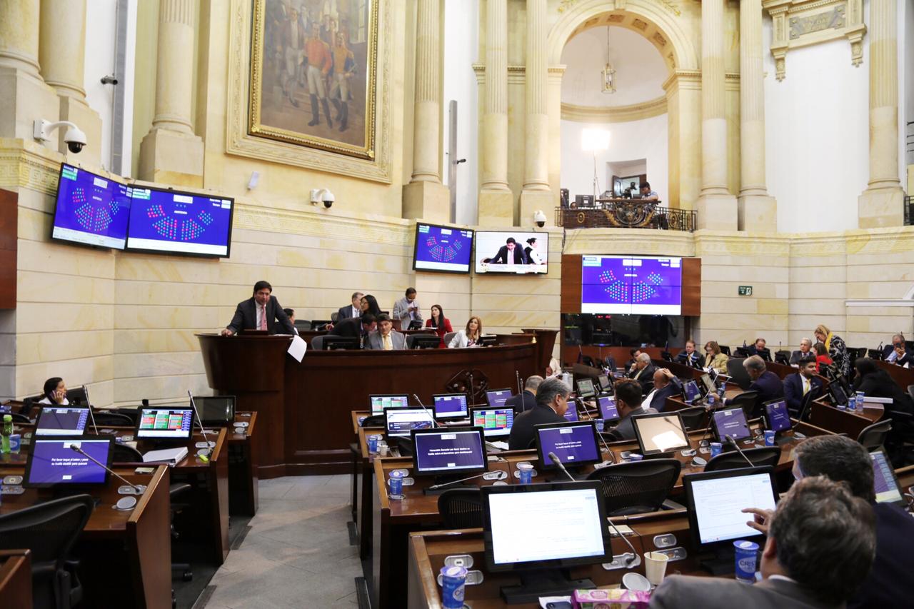 Rechazo en el senado a reforma laboral de Petro caldea los ánimos