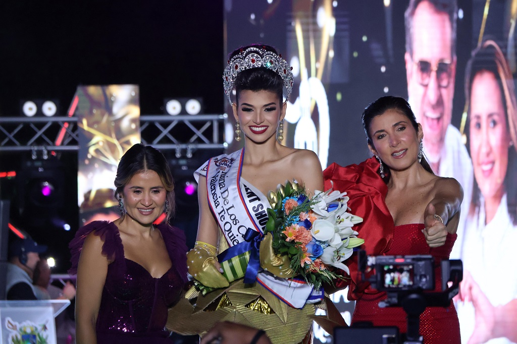 Stephania Torrellas es coronada reina - Agencia Carabobeña de Noticias