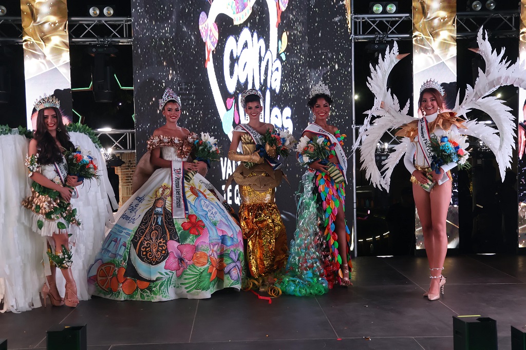 Stephania Torrellas es coronada reina - Agencia Carabobeña de Noticias