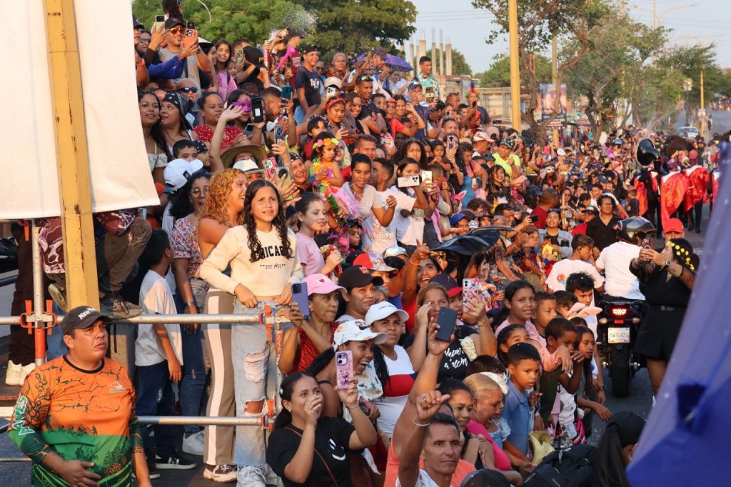 desfile de carrozas y comparsas - Agencia Carabobeña de Noticias