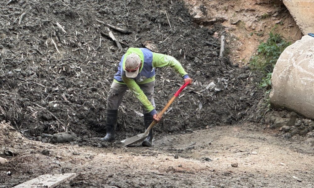 Fumcosandi realiza saneamiento de canales - Agencia Carabobeña de Noticias