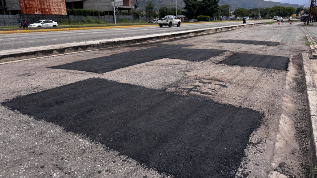 Vialsandi I.A.M. avanza en las jornadas de bacheo - Agencia Carabobeña de Noticias