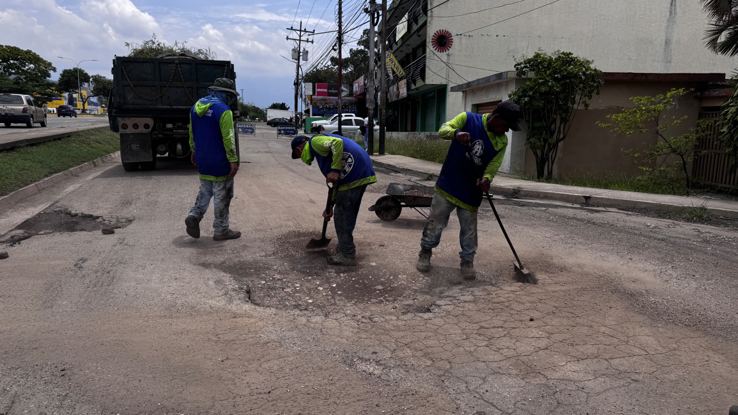 Vialsandi I.A.M. avanza en las jornadas de bacheo - Agencia Carabobeña de Noticias