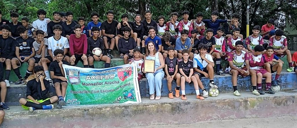 Acefuc homenajeó a Katty Santorsola - Agencia Carabobeña de Noticias