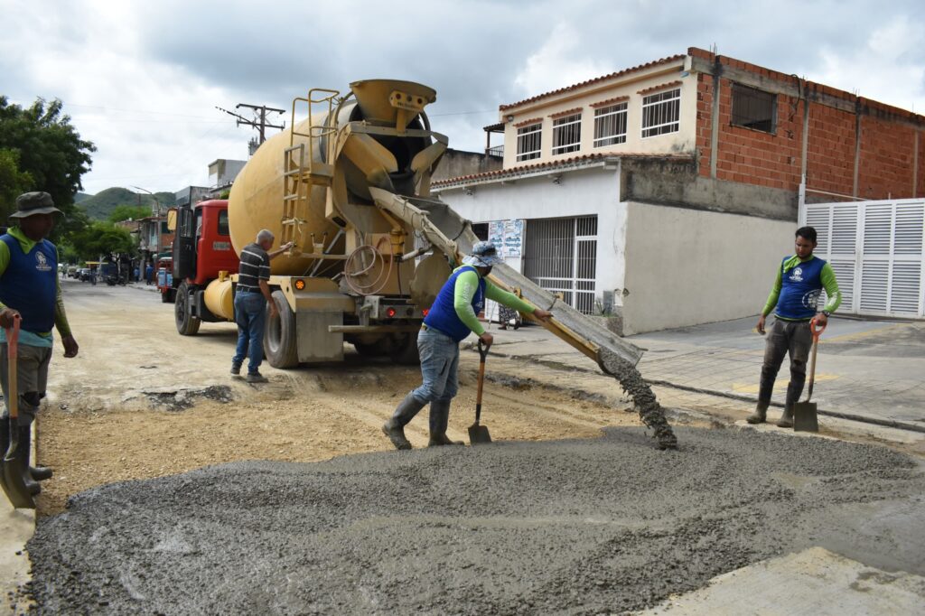 Avanzan trabajos de rehabilitación de la avenida - Agencia Carabobeña de Noticias