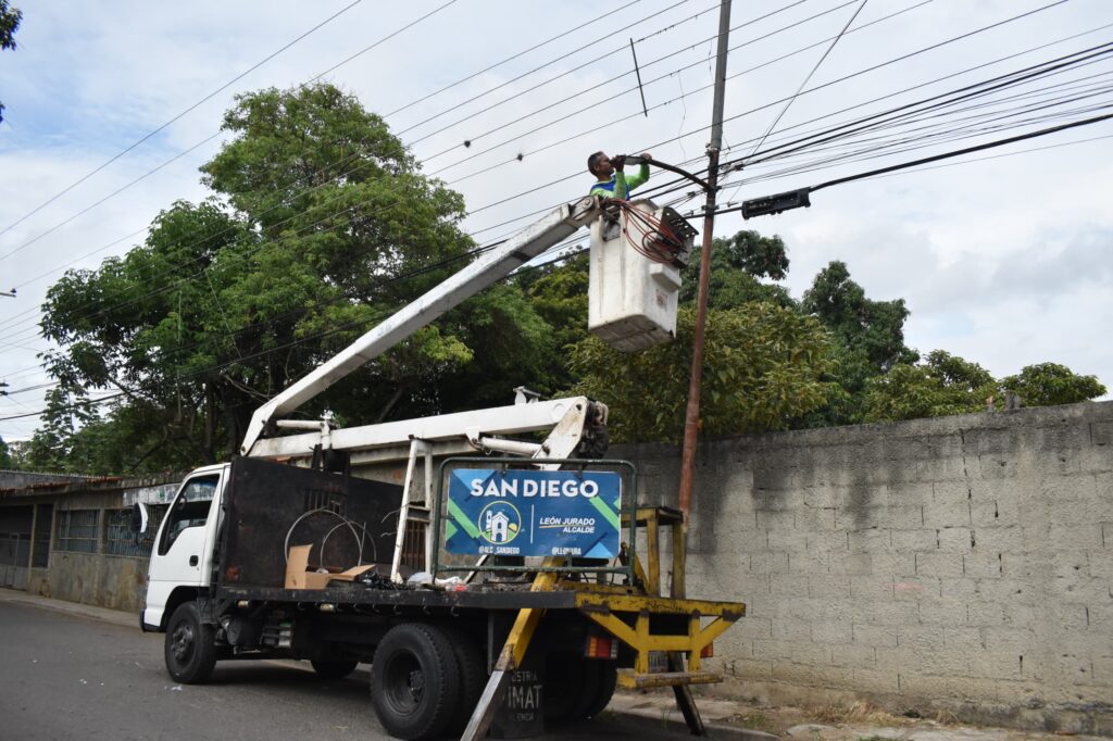 I.A.M.Fumcosandi optimiza sistema de luminarias - Agencia Carabobeña de Noticias
