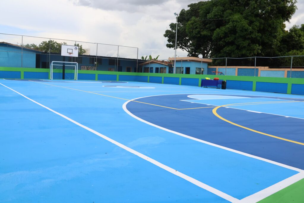 León Jurado entregó cancha de usos múltiples - Agencia Carabobeña de Noticias