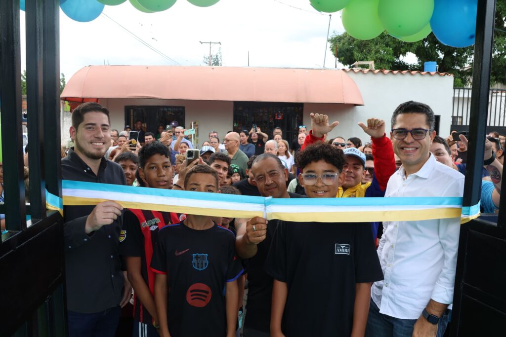 León Jurado entregó cancha de usos múltiples - Agencia Carabobeña de Noticias